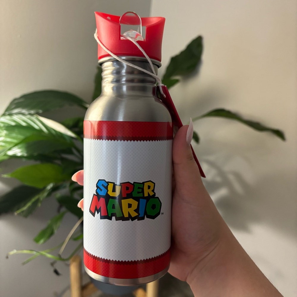 Super Mario Water Bottle - Picture 4 of 8